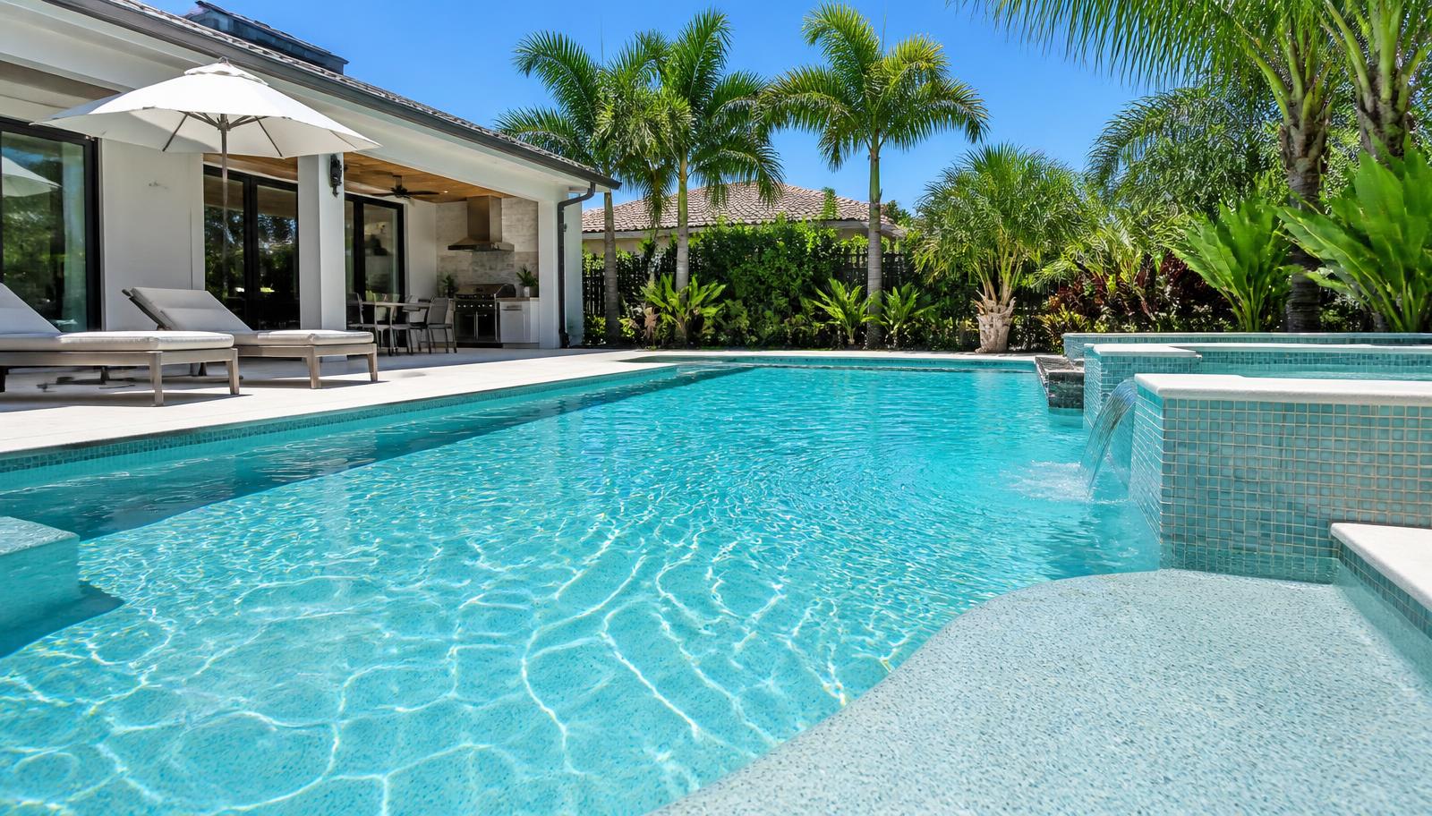 Pool finished in quartz